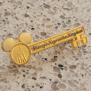 Disney Parks 'Disney's Key to the Kingdom' Gold Pin Tour Souvenir Memorbilia